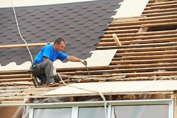 What to Expect When Working With Roofing Contractors