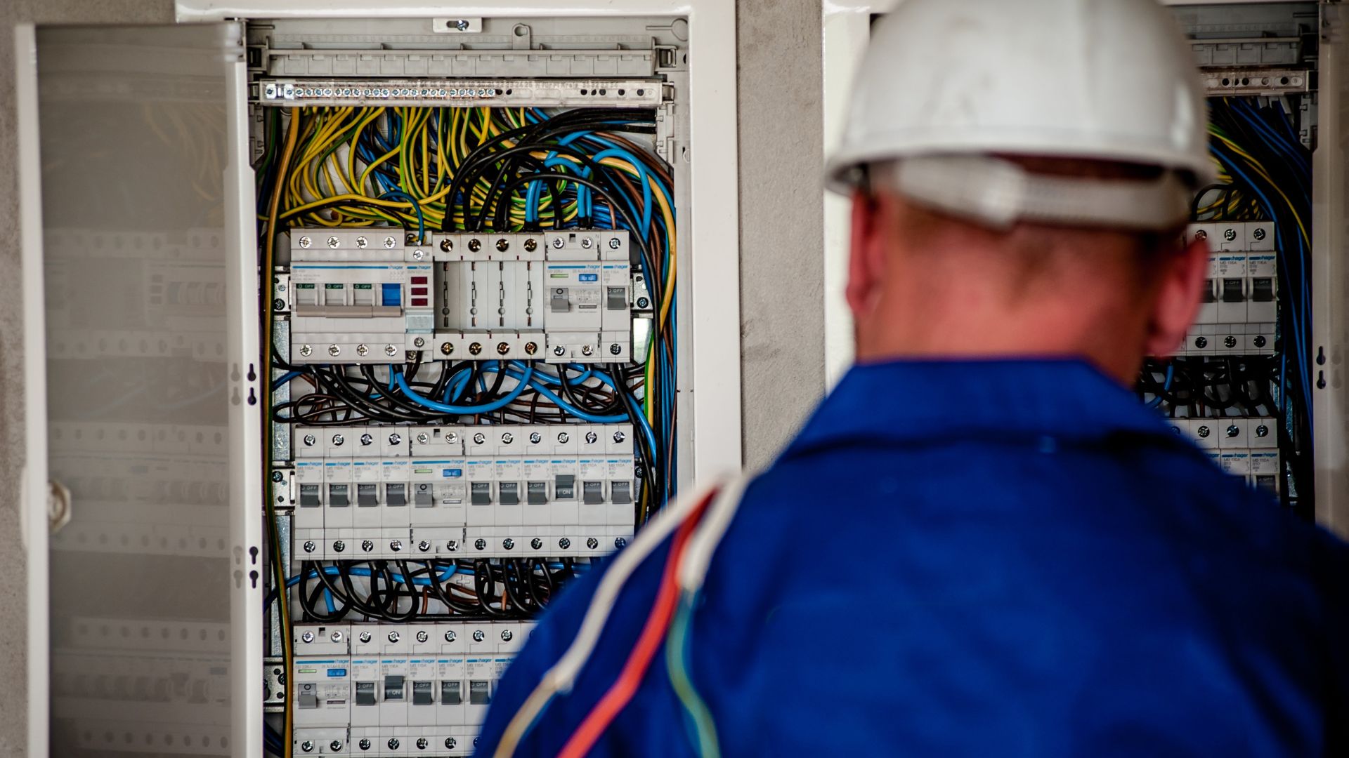 Industrial Electrical Contractor in Manitoba for Large-Scale Projects